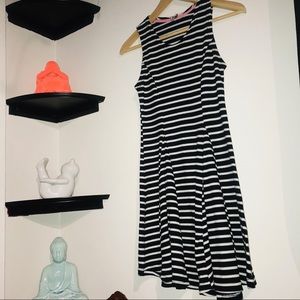 🎱 Black & White Striped Dress
